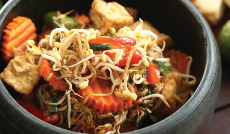 A  Journey Through the Streets of Thailand