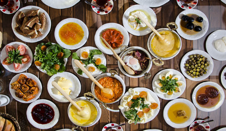 Best 10 Sunday Brunches In Delhi NCR To Celebrate Sundays With Fine Food, Drinks, Great Company And Unforgettable Moments!
