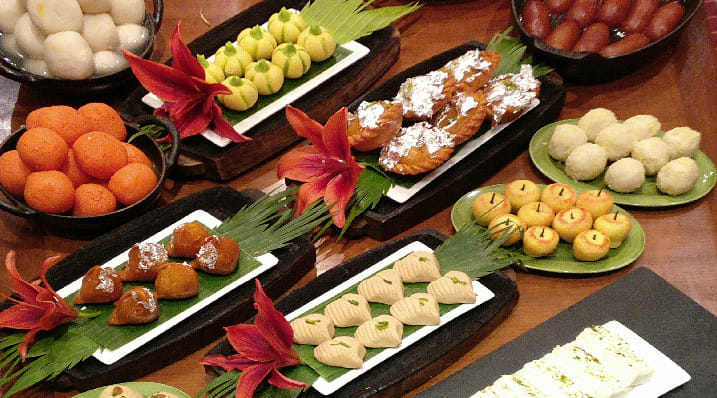 Whether It Is A Thali Or An Elaborate Buffet, Dine Like A King At These Restaurants During Pujos