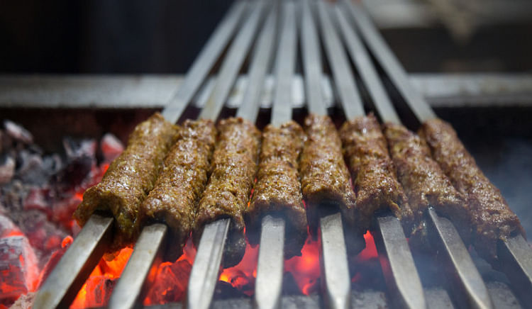 Enjoy Gaulouti, Sheek or Kakori Kebab and just gorge on Chicken Malai Tikka and Tagdi Kebab this winter