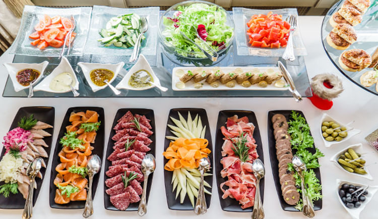 These are the places where you will enjoy a lavish Christmas buffet brunch