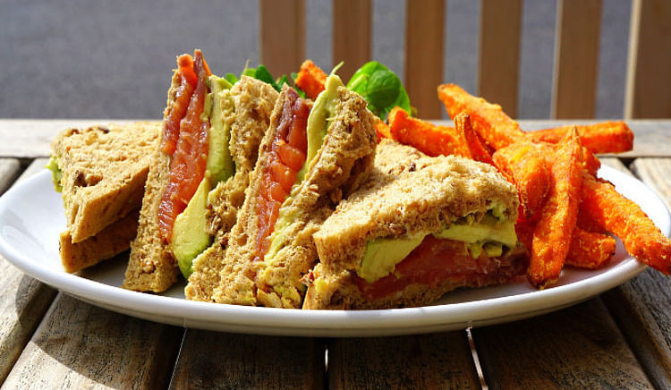 Experience the best of the sandwiches in these outlets!
