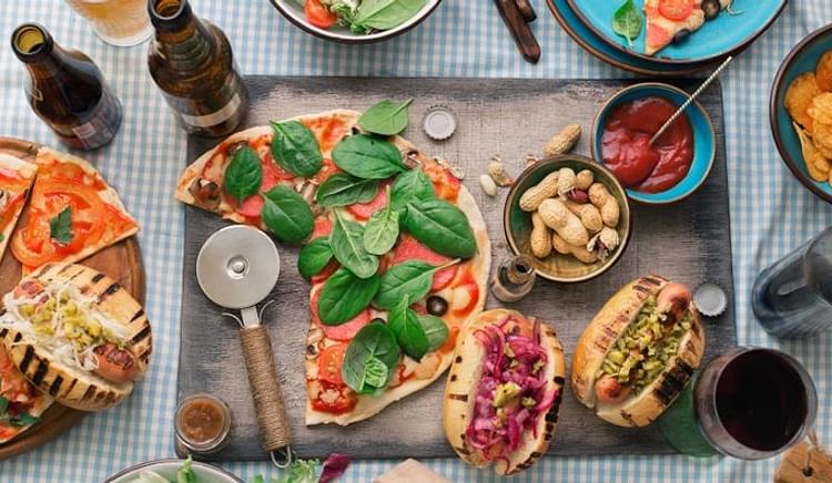 To help you with the tedious task of picking a place for eating out, here’s a list of 10 new and trending restaurants in the city.