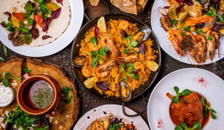Prawns, crabs, mussels, lobsters, fish and squid, there are just so many varieties to seafood and so many ways to have them