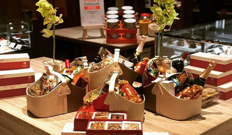 Choose from a delectable line-up of chocolate and brownie hampers