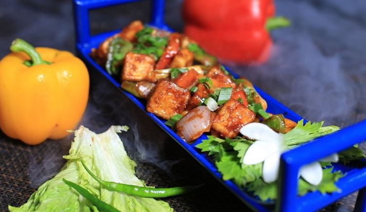 A guide to the vegetarian eateries for khao suey, thalis, street food & more