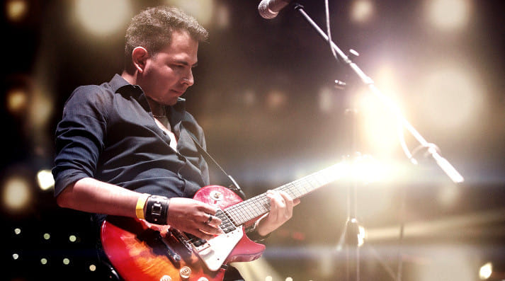 Head to these spots to enjoy food with live music