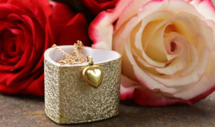 Romantic Valentines Gift that will Surprise her
