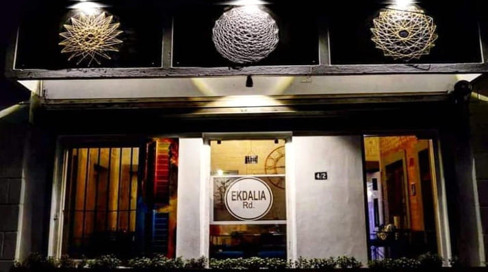 Get your dose of black chicken and black rice at this cafe