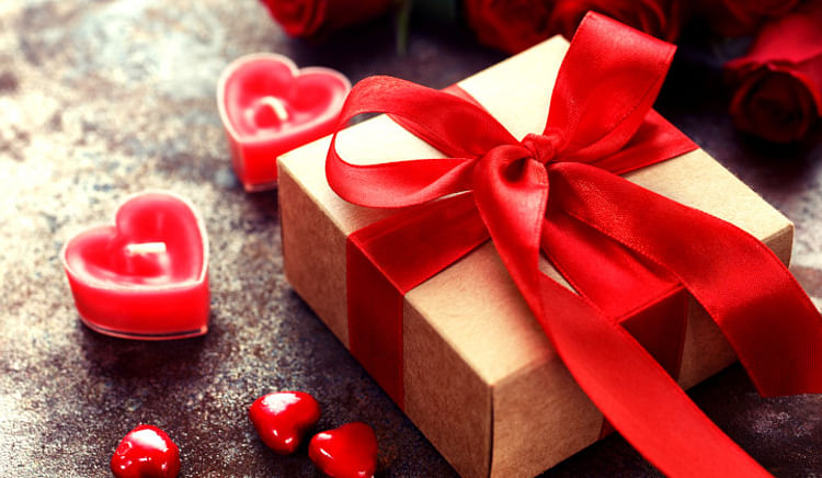 These gifts will definitely will woo her  