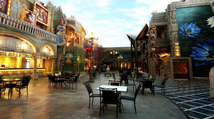  Hangout for a romantic day out