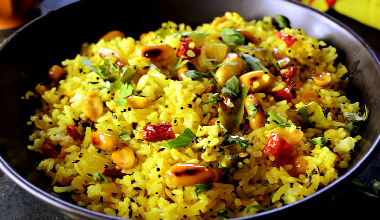 Whether it is Aloo Parantha, Eggs Benedict, Idli Sambhar or Poha, it’s always great to start the day with a bang.