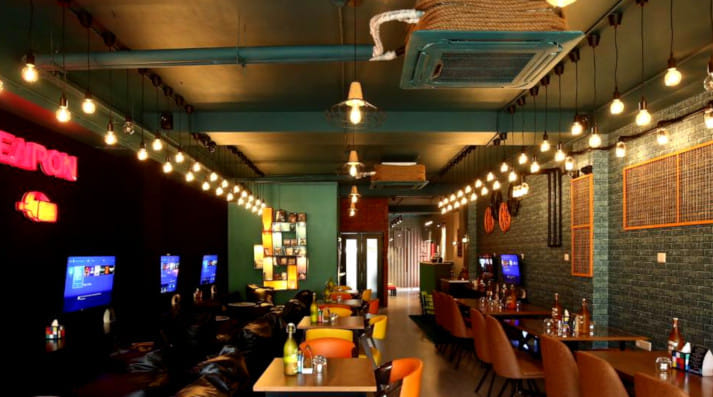 This year the World Cup matches are being held in England and Wales in the day time which means in India it can be viewed 3 pm onwards, perfect for watching them in sports cafes