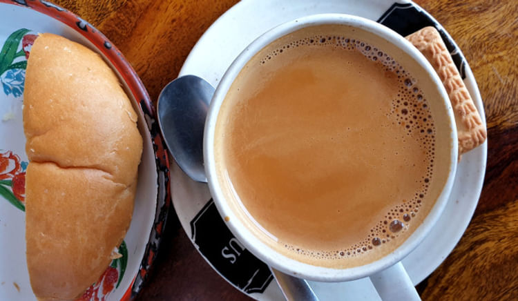 Smoking plates of meat, crunchy pakodas fresh off the kadhai, and comforting cups of chai. Restaurants in Hyderabad have lined up all this and more to satiate your monsoon cravings.