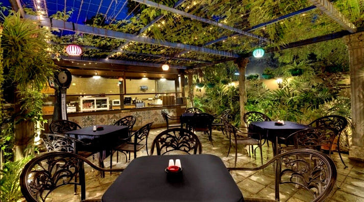 Enjoy the freedom of outdoor restaurants in Ahmedabad
