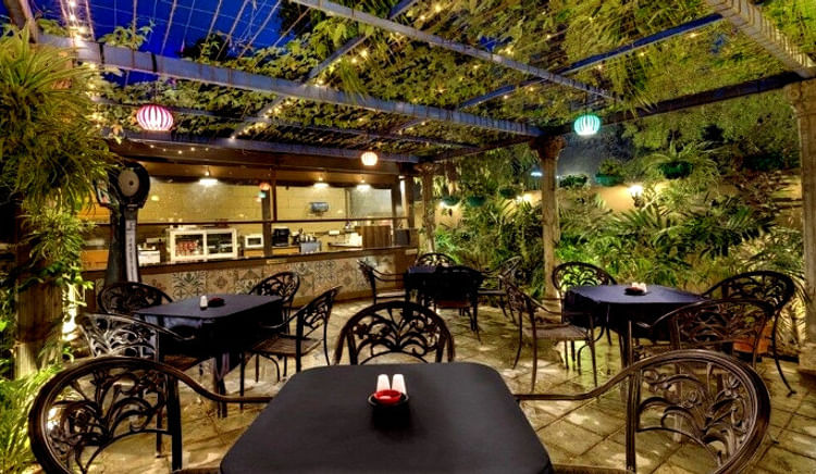 Enjoy the freedom of outdoor restaurants in Ahmedabad