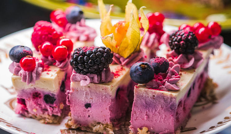 As many vegetarians are keen to have eggless cakes and pastries, many vegetarian bakeries and cafes have mushroomed in the city!