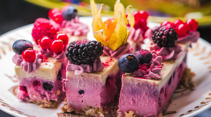 As many vegetarians are keen to have eggless cakes and pastries, many vegetarian bakeries and cafes have mushroomed in the city!