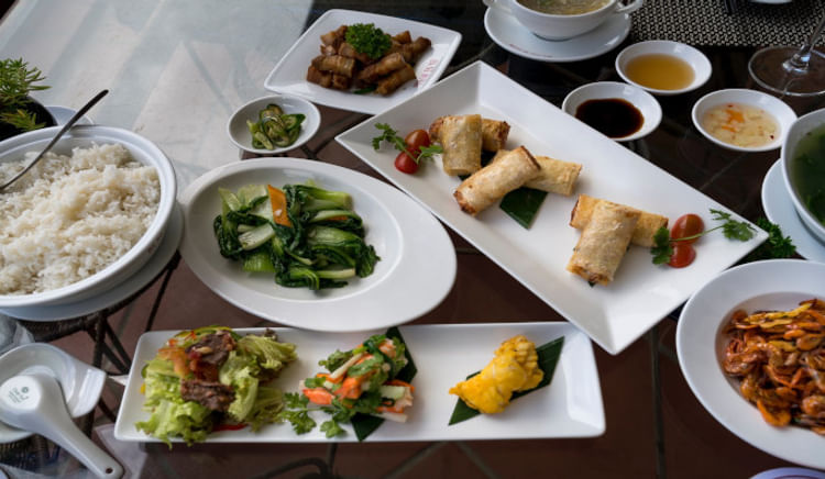 Stuff Yourself with These Hearty and Wholesome Buffet Spreads!