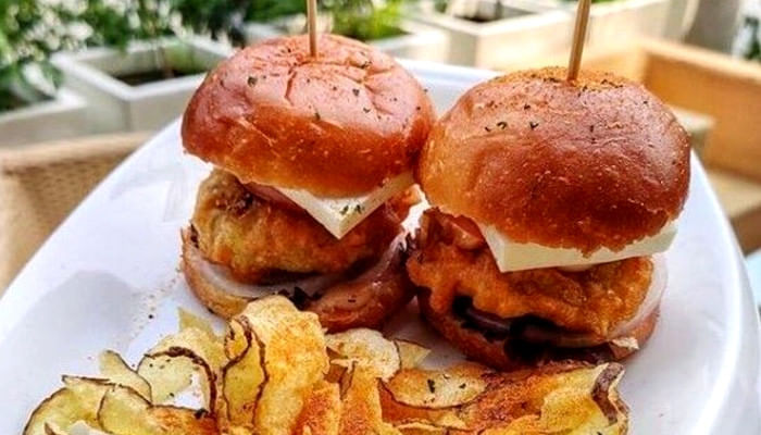 The 5 Best Fast Food Joints in Delhi, NCR | Food Joints Near Me- 2020