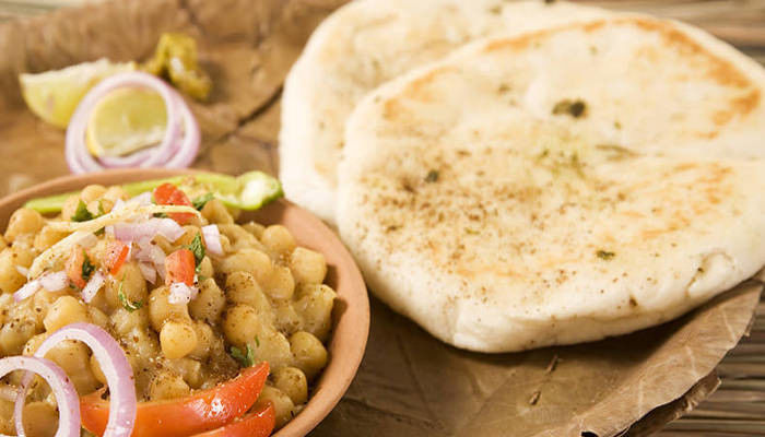 Make street style Chole Kulche at home 