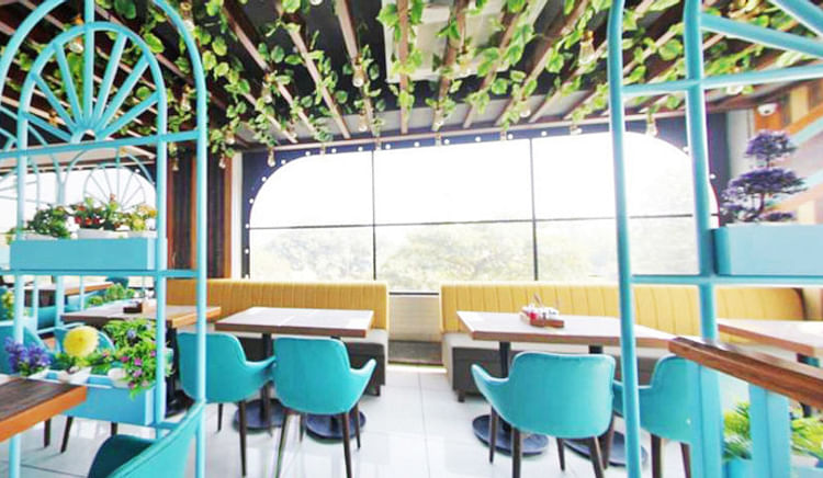 Lucknow, your favorite eateries are back in action!