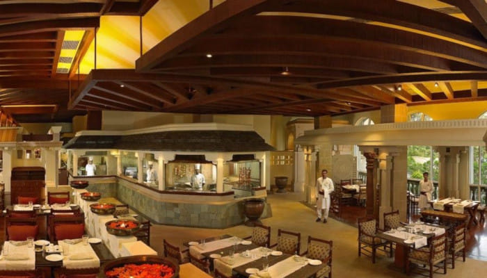 Family that feasts together, stays together!