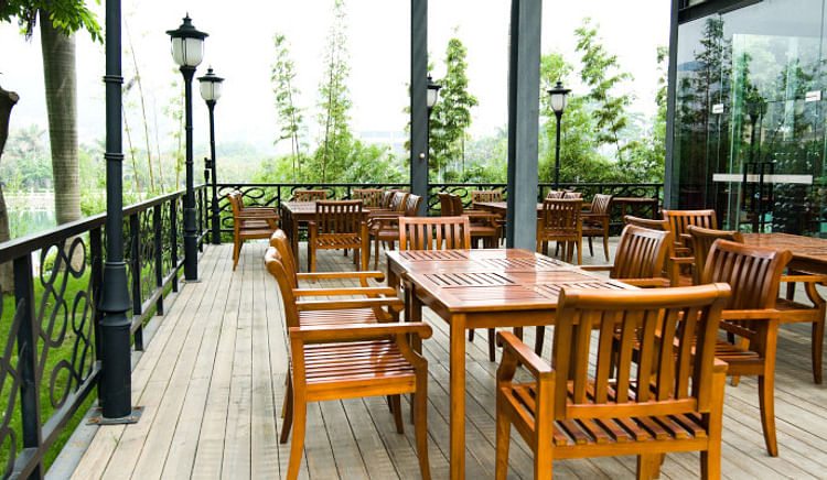 Dreamy alfresco dining settings for your next dinner date