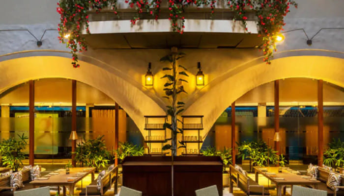 Breezy dining destination with great food!