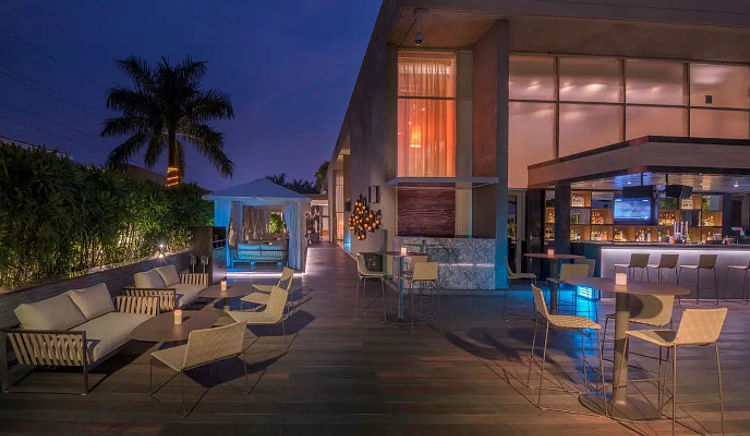Enjoy in the goodness of flavorsome food and immaculate mixology. 