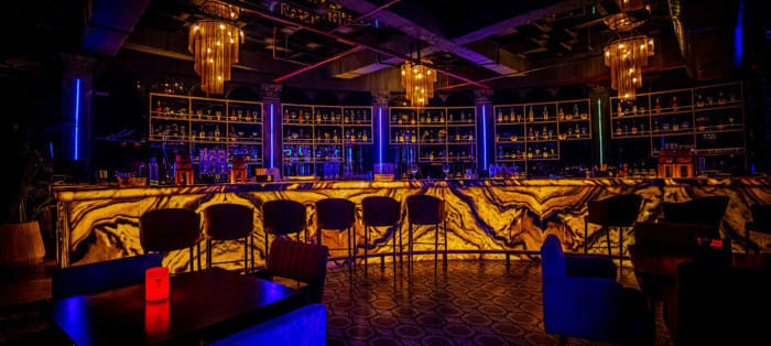 If you are bored of going to the same places again & again, this new restaurant in town could be your next destination to turn up!