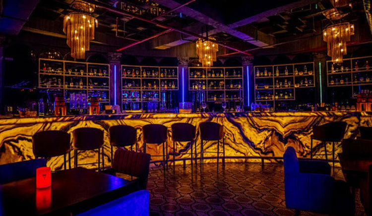 If you are bored of going to the same places again & again, this new restaurant in town could be your next destination to turn up!