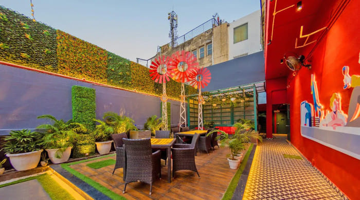 Enjoy amazing food and drinks at the top hotspot near you