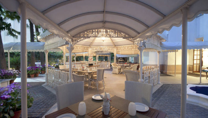 Enjoy a vintage aura and fare from Tuscany, Italy that will win your heart.
