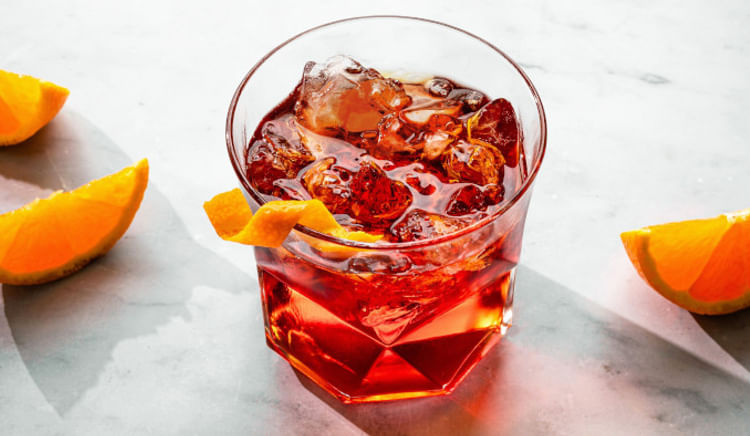 Endless Ruby-red hues on the rocks 