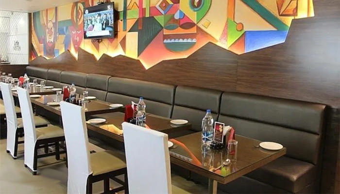 Tune in for lip-smacking delectables in this vibrant setup 