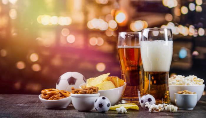 Put on your favorite jersey and have a great time at these spots in Mumbai! 