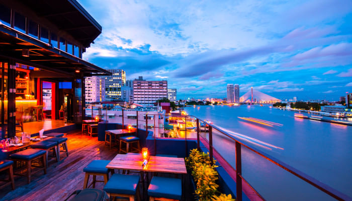 Top 7 Rooftop Bars That Are Perfect To Enjoy Delhi's Stunning Winter Evenings