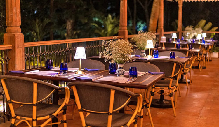 Nestled in a restored villa, this one is gaining popularity for its rustic décor & excellent food curation