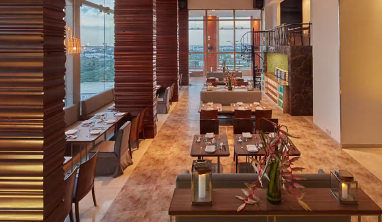 Revel in a beautiful evening with authentic Chinese delicacies along with an elegant view of the garden city