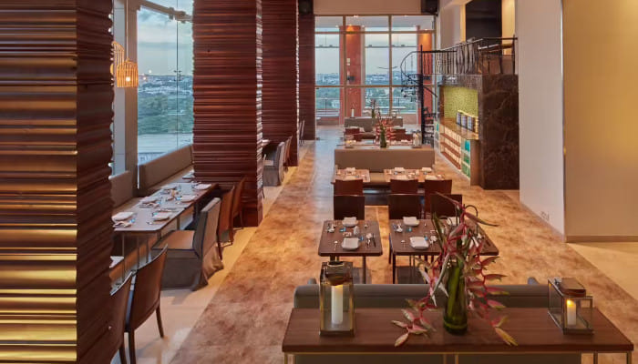 Revel in a beautiful evening with authentic Chinese delicacies along with an elegant view of the garden city