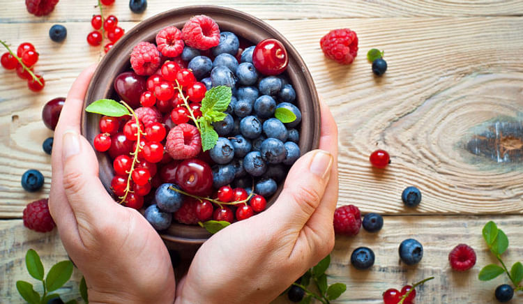 Lip-smacking berry delights to keep summer woes at bay!