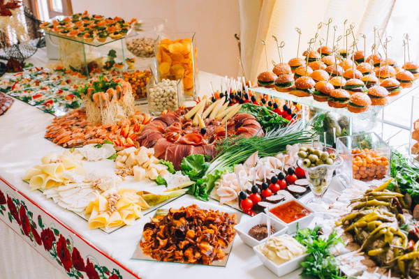 Grab 1+1 Buffet Deals At These Top 10 Multicuisine Restaurants In Delhi NCR