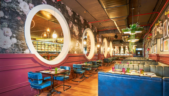 Add luxury to your social media with outstanding food and decor visuals!