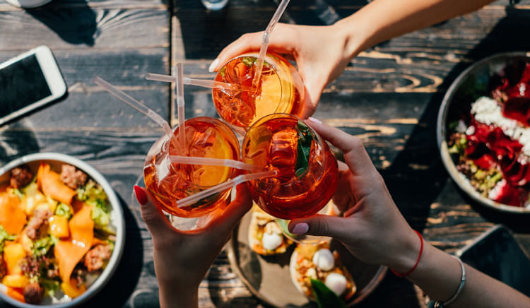 Cheers to good food, good friends & a good time!