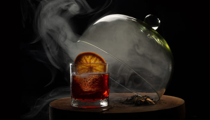 Boozy spots to sip on iconic Negroni in the dream city!