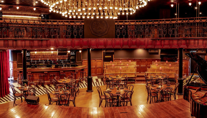 Tune into live musical nights and sassy vibes at the city’s favorite bars