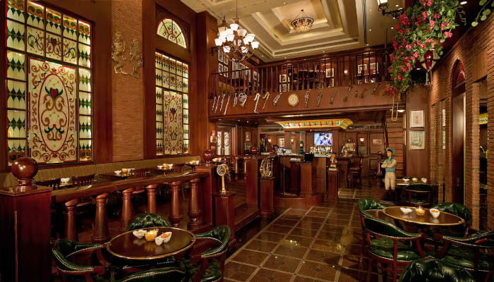 Treat your senses to a culinary serenade: great food, drinks, and music!