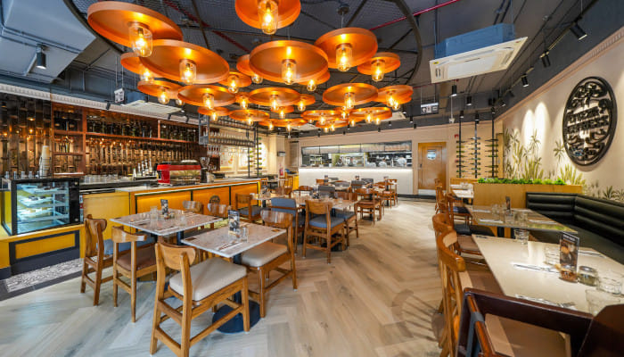 Discover exemplary pizza craftmanship at this foodie favorite restaurant chain