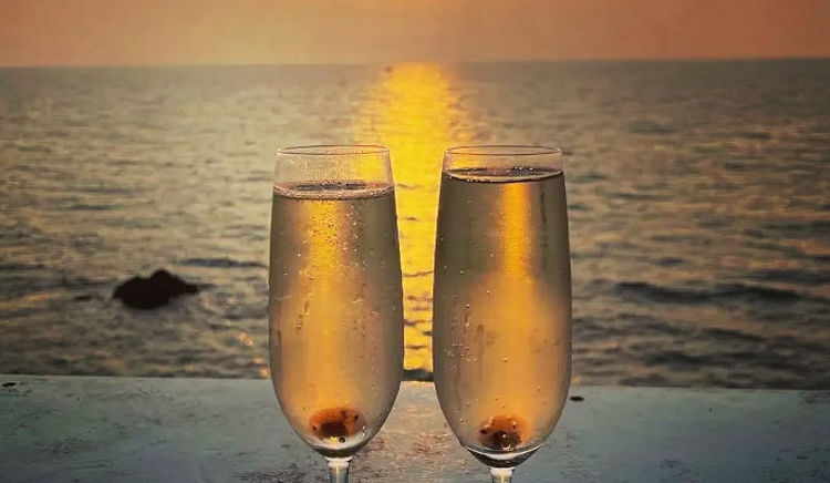 A world of cocktails awaits at the best bars in Goa!